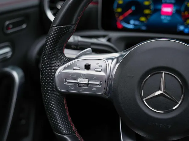 Mercedes-Benz CLA 220 AMG Line 7G-DCT 4Matic *Panorama*Standheizung*El. Sitze mit Memory*