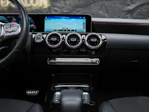 Mercedes-Benz CLA 220 AMG Line 7G-DCT 4Matic *Panorama*Standheizung*El. Sitze mit Memory*