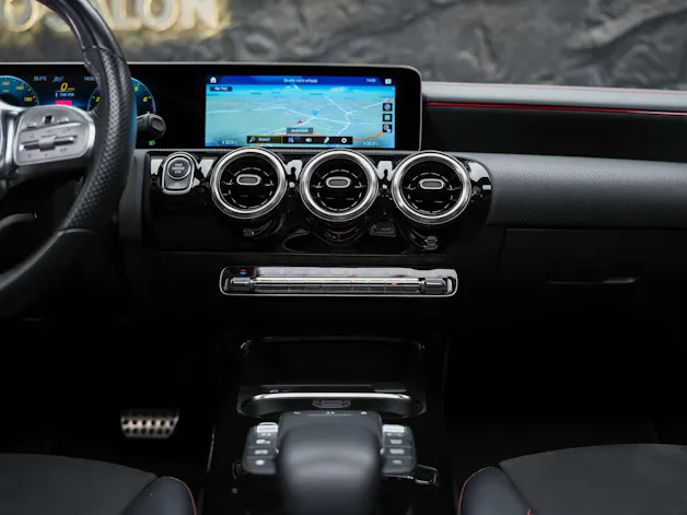 Mercedes-Benz CLA 220 AMG Line 7G-DCT 4Matic *Panorama*Standheizung*El. Sitze mit Memory*