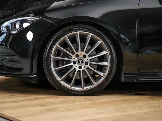 Mercedes-Benz CLA 220 AMG Line 7G-DCT 4Matic *Panorama*Standheizung*El. Sitze mit Memory*