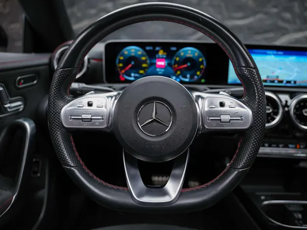 Mercedes-Benz CLA 220 AMG Line 7G-DCT 4Matic *Panorama*Standheizung*El. Sitze mit Memory*