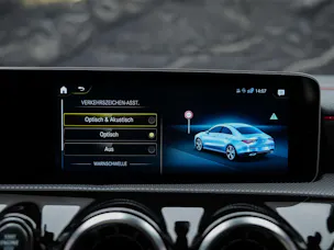 Mercedes-Benz CLA 220 AMG Line 7G-DCT 4Matic *Panorama*Standheizung*El. Sitze mit Memory*
