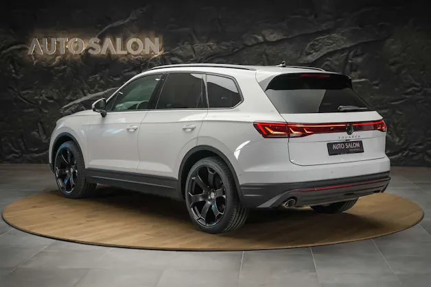 VW Touareg 3.0 TDI Basic Tiptronic *Werksgarantie*22" Felgen*AHK*