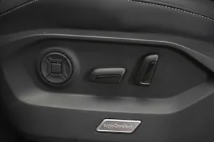 VW Touareg 3.0 TDI Basic Tiptronic *Werksgarantie*22" Felgen*AHK*
