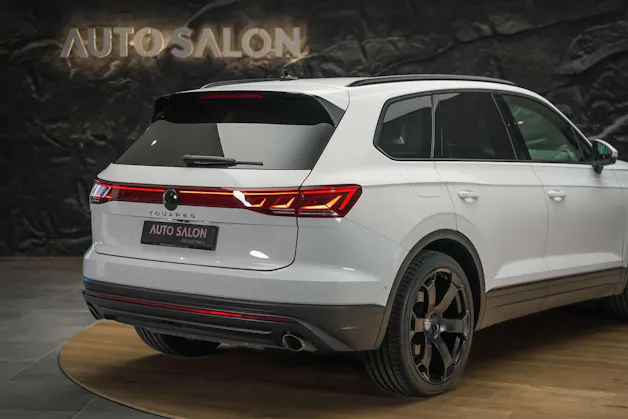 VW Touareg 3.0 TDI Basic Tiptronic *Werksgarantie*22" Felgen*AHK*