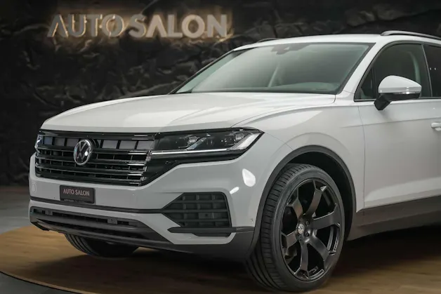 VW Touareg 3.0 TDI Basic Tiptronic *Werksgarantie*22" Felgen*AHK*