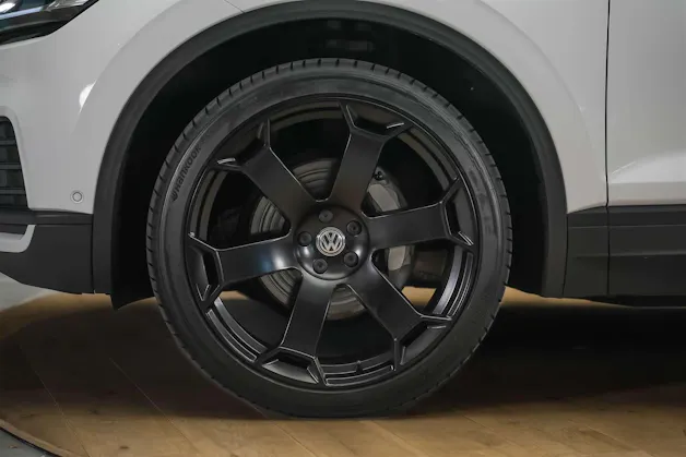 VW Touareg 3.0 TDI Basic Tiptronic *Werksgarantie*22" Felgen*AHK*