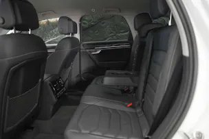VW Touareg 3.0 TDI Basic Tiptronic *Werksgarantie*22" Felgen*AHK*