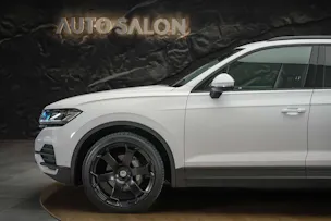 VW Touareg 3.0 TDI Basic Tiptronic *Werksgarantie*22" Felgen*AHK*