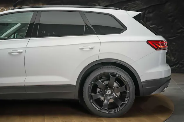 VW Touareg 3.0 TDI Basic Tiptronic *Werksgarantie*22" Felgen*AHK*