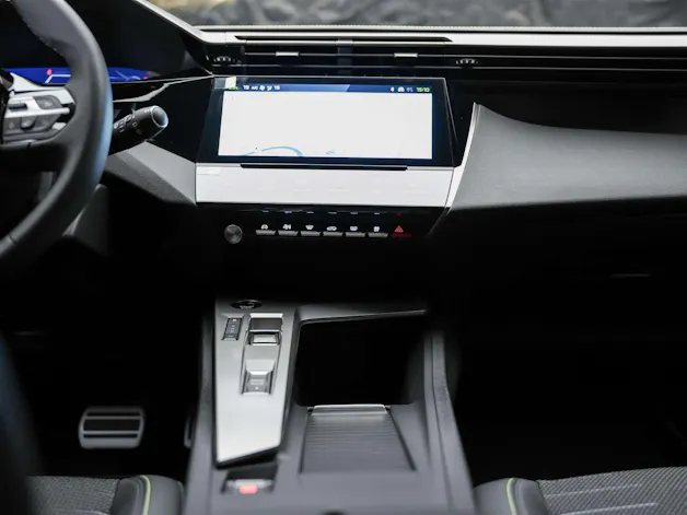 Peugeot 308 1.2 HEV 145 GT *Werksgarantie*Abstandsregler*