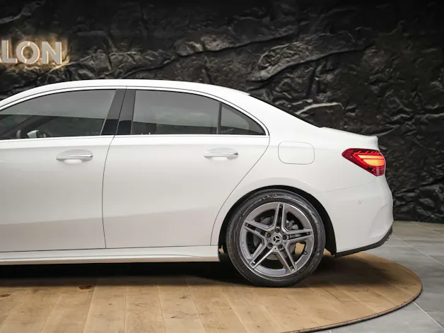 Mercedes-Benz A 200 AMG Line Limousine