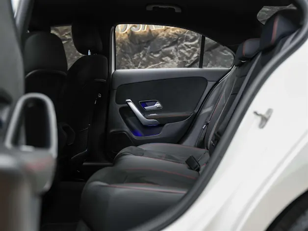 Mercedes-Benz A 200 AMG Line Limousine