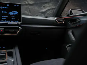 Cupra Leon 2.0 TSI 300 VZ DSG *Werksgarantie*El. Sitze mit Memory*Lenkradheizung*