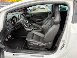 Opel Astra GTC 2.0i Turbo OPC S/S