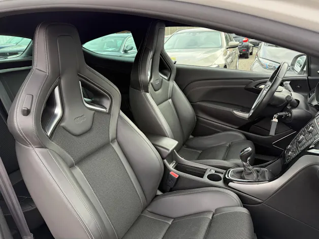 Opel Astra GTC 2.0i Turbo OPC S/S