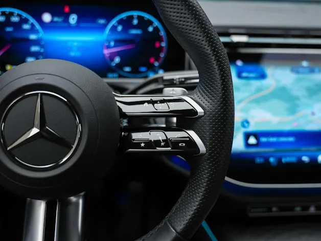 Mercedes-Benz E 220 d AMG Line *21" Felgen*Burmester*360° Kamera*Kühlergrill beleuchtet*