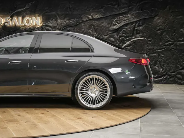 Mercedes-Benz E 220 d AMG Line *21" Felgen*Burmester*360° Kamera*Kühlergrill beleuchtet*