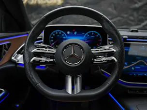 Mercedes-Benz E 220 d AMG Line *Supercreen*21" Felgen*Volleder*