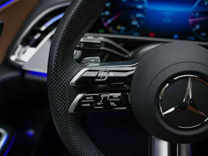 Mercedes-Benz E 220 d AMG Line *Supercreen*21" Felgen*Volleder*