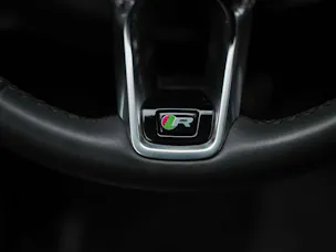 Jaguar F-Pace 2.0 D I4 200 R-Dynamic SE AWD *Abstandsregler*Meridian Soundsystem*Lenkradheizung*