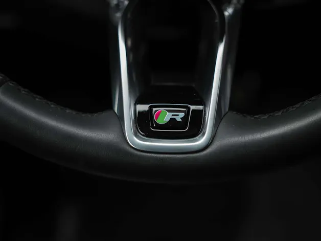 Jaguar F-Pace 2.0 D I4 200 R-Dynamic SE AWD *Abstandsregler*Meridian Soundsystem*Lenkradheizung*