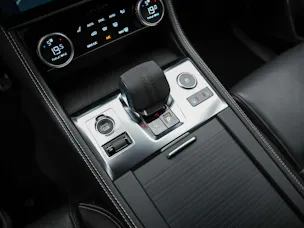 Jaguar F-Pace 2.0 D I4 200 R-Dynamic SE AWD *Abstandsregler*Meridian Soundsystem*Lenkradheizung*