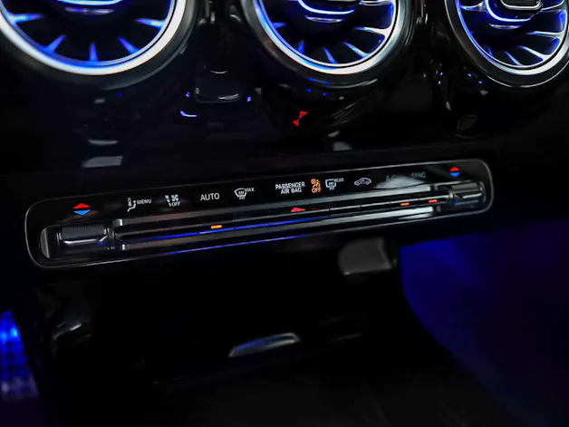 Mercedes-Benz A 200 AMG Line 7G-DCT *Limousine*Facelift*Kamera*