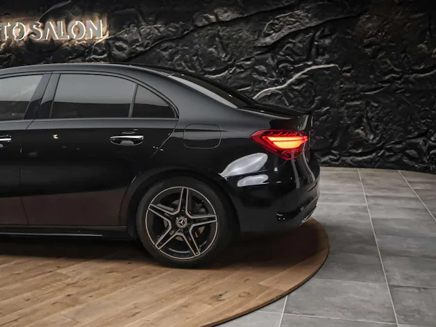 Mercedes-Benz A 200 AMG Line 7G-DCT *Limousine*Facelift*Kamera*