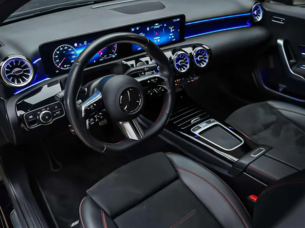 Mercedes-Benz A 200 AMG Line 7G-DCT *Limousine*Facelift*Kamera*