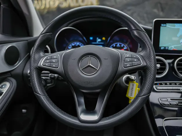 Mercedes-Benz C 400 Avantgarde 4Matic 7G-Tronic *El. Sitze mit Memory*Sitzheizung*Panorama*