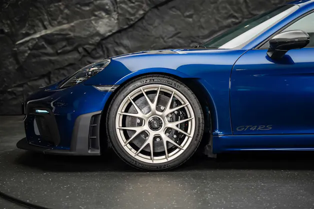 Porsche 718 Cayman GT4 RS PDK *Weissach* CH-Auto*