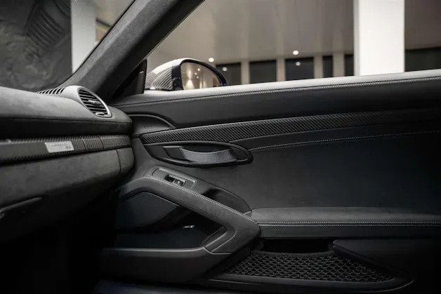 Porsche 718 Cayman GT4 RS PDK *Weissach* CH-Auto*