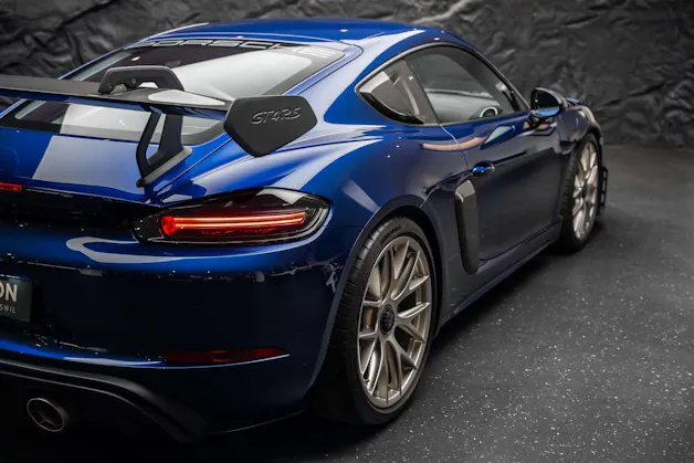 Porsche 718 Cayman GT4 RS PDK *Weissach* CH-Auto*