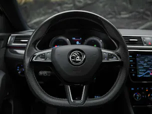 Škoda Superb Combi 2.0 TSI SportLine+ DSG 4x4 *CH-Auto*Panorama*ACC*