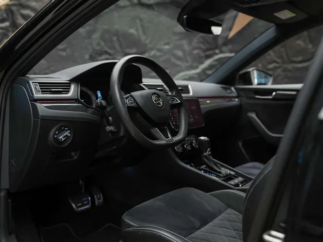 Škoda Superb Combi 2.0 TSI SportLine+ DSG 4x4 *CH-Auto*Panorama*ACC*