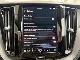 Volvo XC60 B5 Benzin Mild Hybrid AWD Plus Dark Geartronic