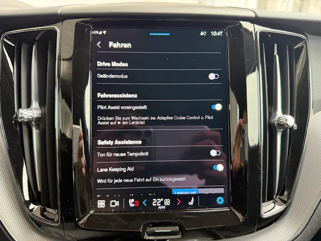 Volvo XC60 B5 Benzin Mild Hybrid AWD Plus Dark Geartronic