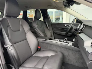 Volvo XC60 B5 Benzin Mild Hybrid AWD Plus Dark Geartronic