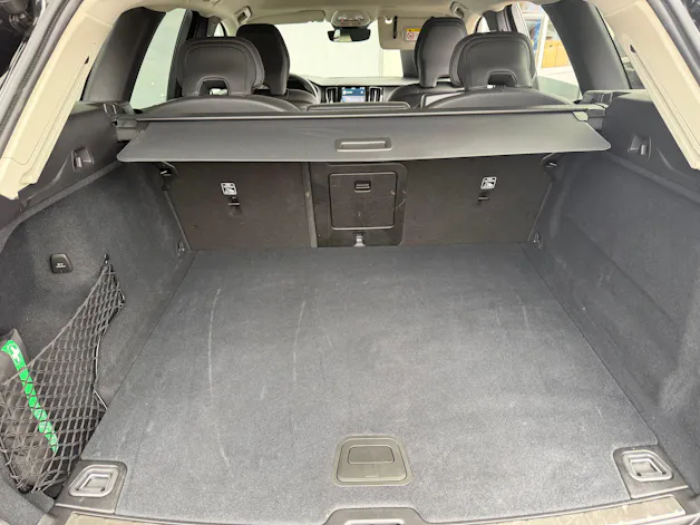 Volvo XC60 B5 Benzin Mild Hybrid AWD Plus Dark Geartronic