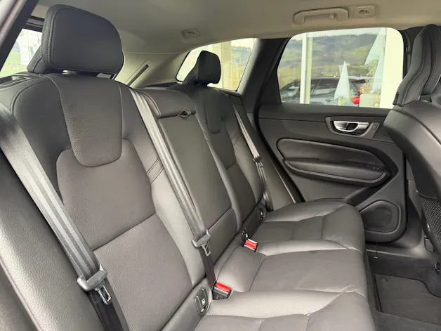 Volvo XC60 B5 Benzin Mild Hybrid AWD Plus Dark Geartronic
