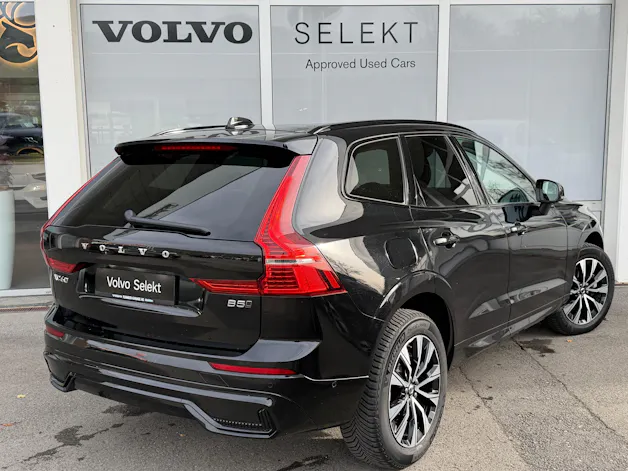 Volvo XC60 B5 Benzin Mild Hybrid AWD Plus Dark Geartronic