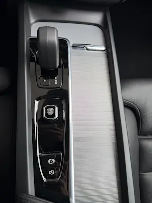 Volvo XC60 B5 Benzin Mild Hybrid AWD Plus Dark Geartronic