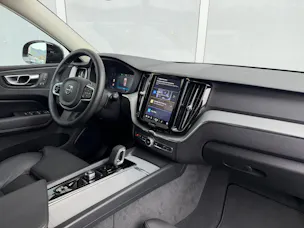 Volvo XC60 B5 Benzin Mild Hybrid AWD Plus Dark Geartronic