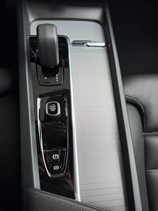 Volvo XC60 B5 Benzin Mild Hybrid AWD Plus Dark Geartronic