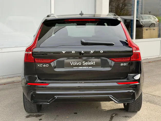 Volvo XC60 B5 Benzin Mild Hybrid AWD Plus Dark Geartronic