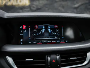 Alfa Romeo Stelvio 2.2 D Q4 210 Veloce *Abstandsregler*El. Sitze mit Memory*Sitzheizung*