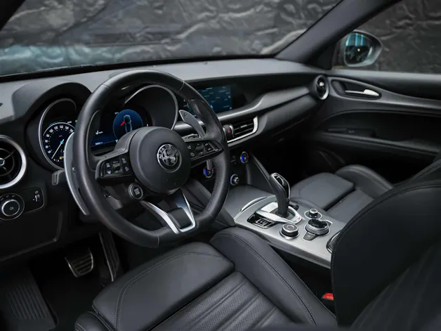 Alfa Romeo Stelvio 2.2 D Q4 210 Veloce *Abstandsregler*El. Sitze mit Memory*Sitzheizung*