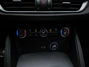 Alfa Romeo Stelvio 2.2 D Q4 210 Veloce *Abstandsregler*El. Sitze mit Memory*Sitzheizung*