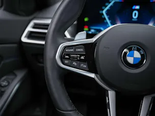 BMW 330i Touring xDrive Steptronic M Sport *Werksgarantie*Abstandsregler*Rückfahrkamera*